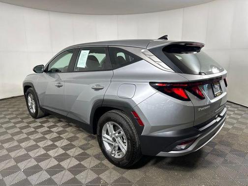 Shimmering Silver 2025 Hyundai TUCSON SE
