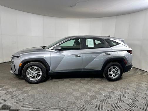 Shimmering Silver 2025 Hyundai TUCSON SE