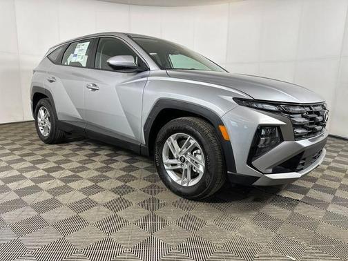 Shimmering Silver 2025 Hyundai TUCSON SE