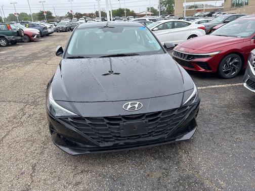 2023 Hyundai ELANTRA SE