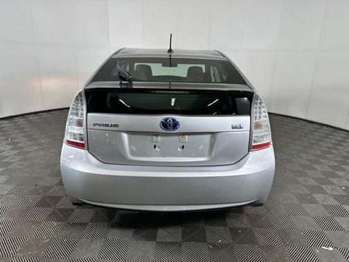 2010 Toyota Prius III