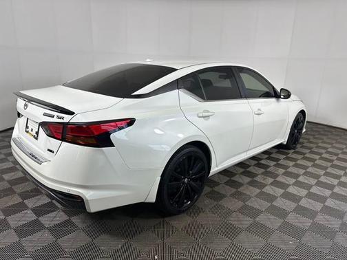 2022 Nissan Altima SR Intelligent AWD