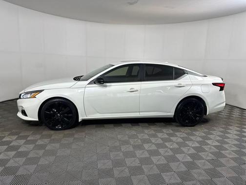 2022 Nissan Altima SR Intelligent AWD