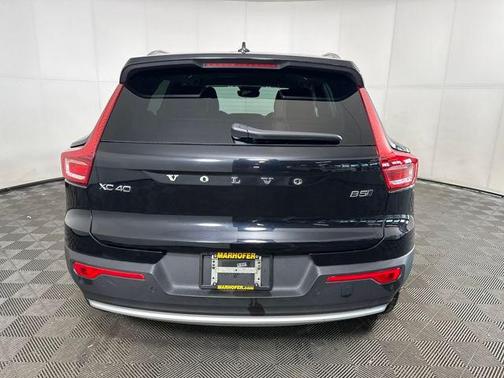 2024 Volvo XC40 B5 Plus Bright Theme