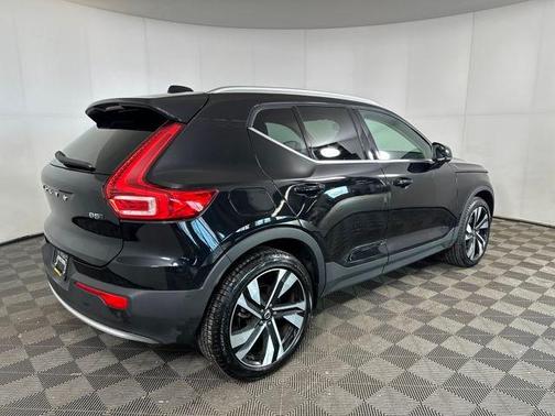 2024 Volvo XC40 B5 Plus Bright Theme