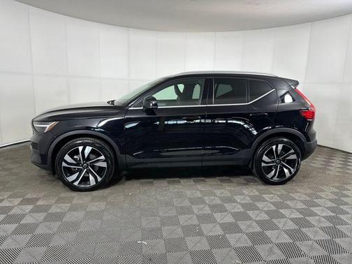 2024 Volvo XC40 B5 Plus Bright Theme