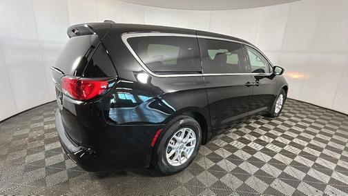 Diamond Black Crystal Pearlcoat 2024 Chrysler Voyager LX