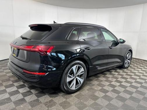 2024 Audi Q8 e-tron Premium