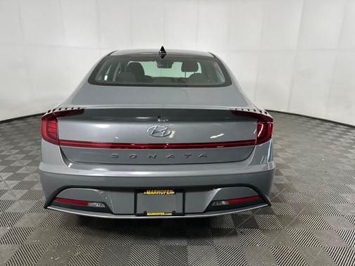 2022 Hyundai SONATA SE