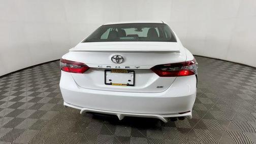 Ice Cap 2024 Toyota Camry SE