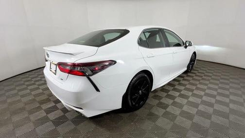 Ice Cap 2024 Toyota Camry SE