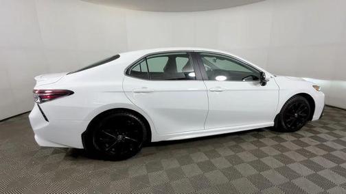 Ice Cap 2024 Toyota Camry SE