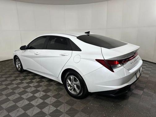 2021 Hyundai ELANTRA SE