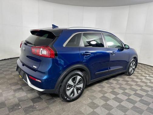 2017 Kia Niro LX