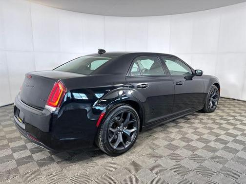 2023 Chrysler 300 Touring