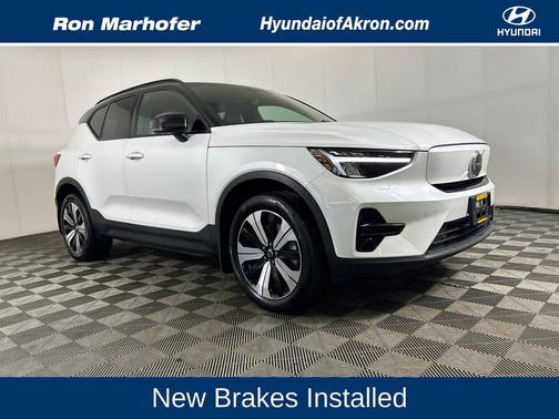 Crystal White Metallic 2023 Volvo XC40 Recharge Pure Electric Twin Core