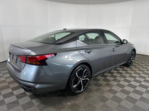2025 Nissan Altima SR FWD