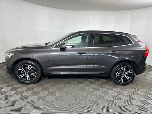 2022 Volvo XC60 B5 Momentum