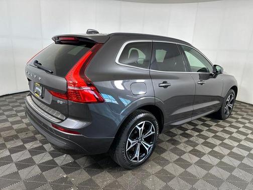 2022 Volvo XC60 B5 Momentum
