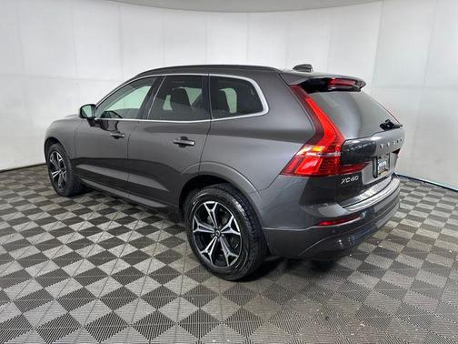 2022 Volvo XC60 B5 Momentum