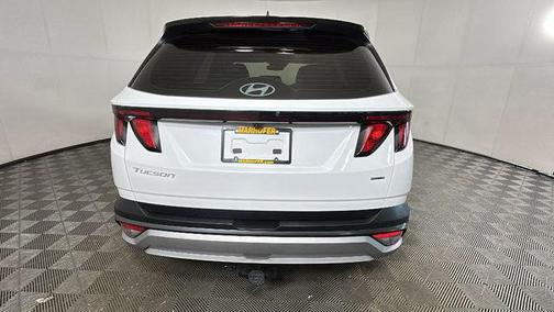 White Pearl 2026 Hyundai TUCSON SE