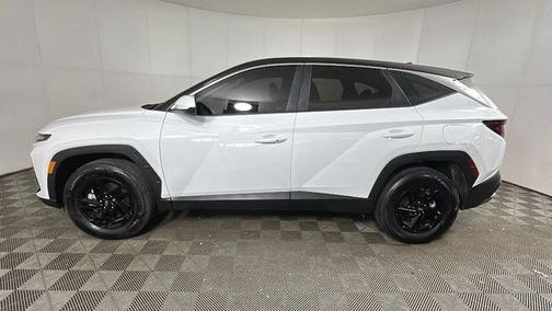 White Pearl 2026 Hyundai TUCSON SE