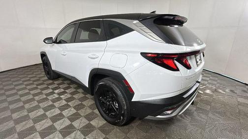 White Pearl 2026 Hyundai TUCSON SE