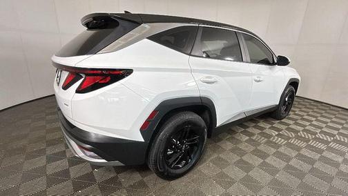 White Pearl 2026 Hyundai TUCSON SE