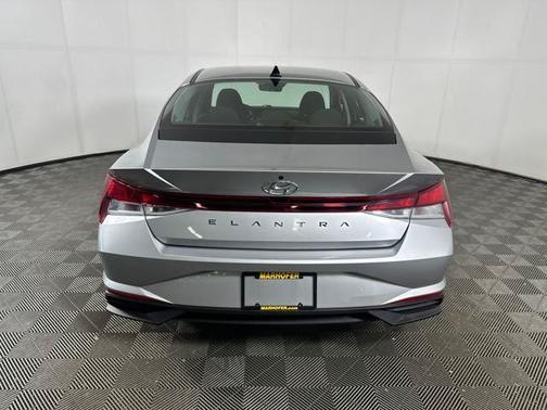2022 Hyundai ELANTRA SE