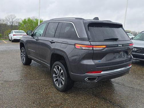 Baltic Gray Metallic Clearcoat 2023 Jeep Grand Cherokee 4xe Overland