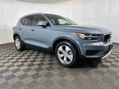 Thunder Grey Metallic 2020 Volvo XC40 T5 Momentum