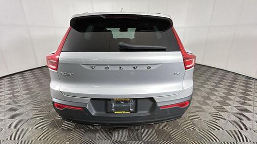 Silver Dawn Metallic 2023 Volvo XC40 B4 Ultimate Dark Theme