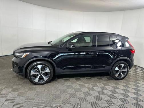 2024 Volvo XC40 B5 Plus Dark Theme