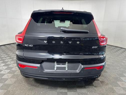 2024 Volvo XC40 B5 Plus Dark Theme