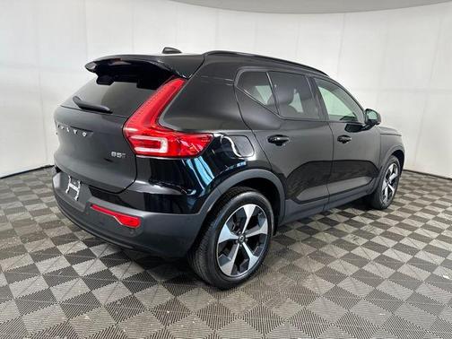 2024 Volvo XC40 B5 Plus Dark Theme