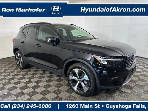 2024 Volvo XC40 B5 Plus Dark Theme