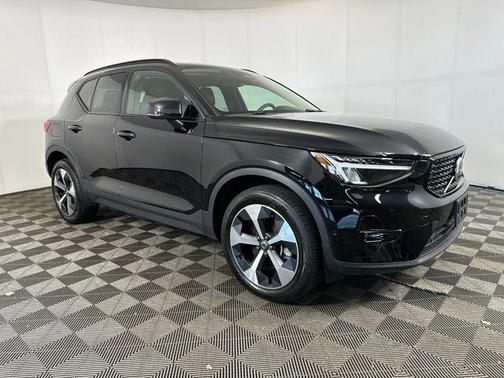 2024 Volvo XC40 B5 Plus Dark Theme
