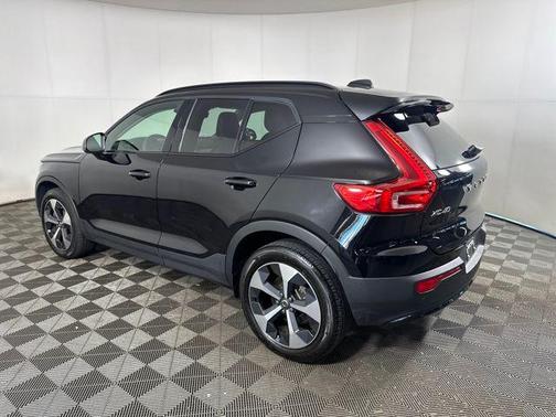 2024 Volvo XC40 B5 Plus Dark Theme