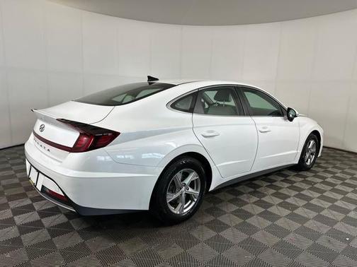 2022 Hyundai SONATA SE