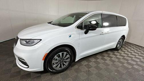 Bright White Clearcoat 2024 Chrysler Pacifica Hybrid Select