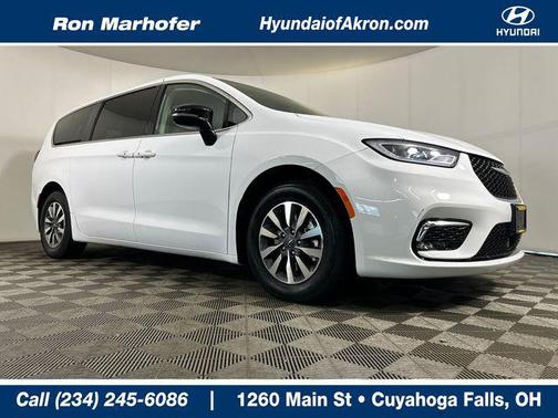 Bright White Clearcoat 2024 Chrysler Pacifica Hybrid Select
