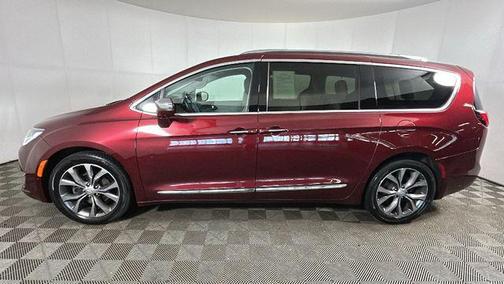 Velvet Red Pearlcoat 2017 Chrysler Pacifica Limited
