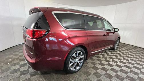 Velvet Red Pearlcoat 2017 Chrysler Pacifica Limited