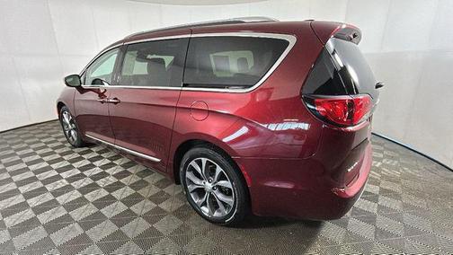Velvet Red Pearlcoat 2017 Chrysler Pacifica Limited