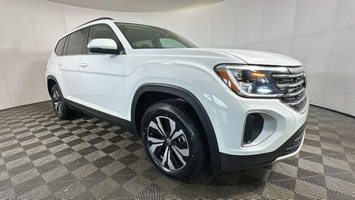 Pure White 2024 Volkswagen Atlas 2.0T SE