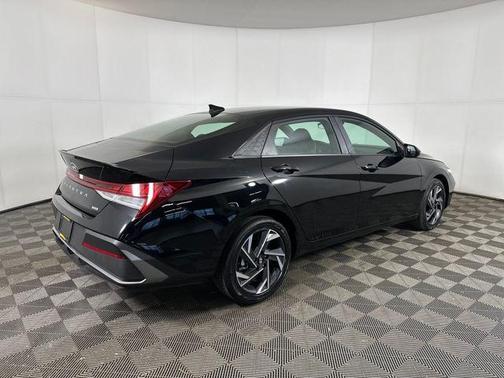 2025 Hyundai ELANTRA HEV SEL Sport