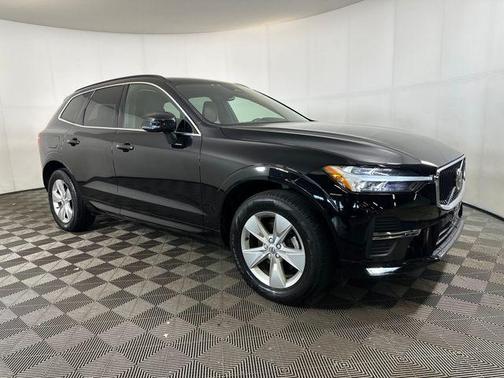 2022 Volvo XC60 B5 Momentum