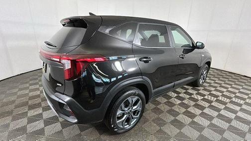 Fusion Black 2025 Kia Seltos LX