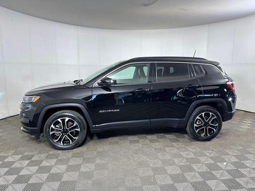 Diamond Black Crystal Pearlcoat 2024 Jeep Compass Limited