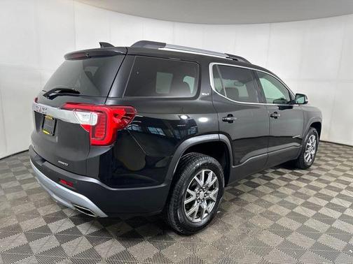 2022 GMC Acadia AWD SLT